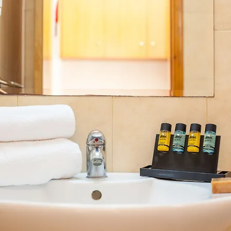 Stavros Melathron מלון